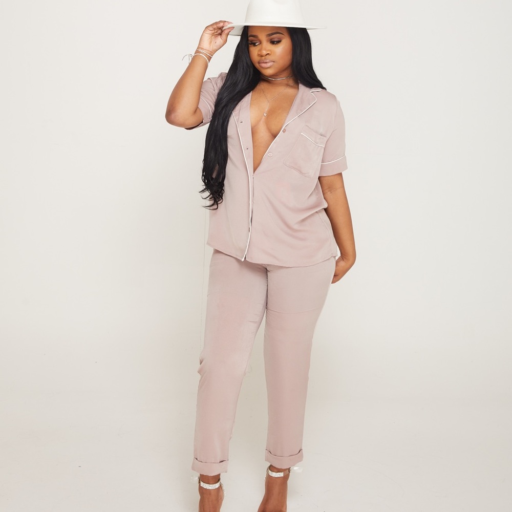 NWT: Two piece dusty pink set! In a size MEDIUM. I've never worn it